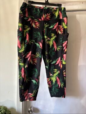 Tropical Print Capri Pants with Side Pockets - Black/Pink/Green